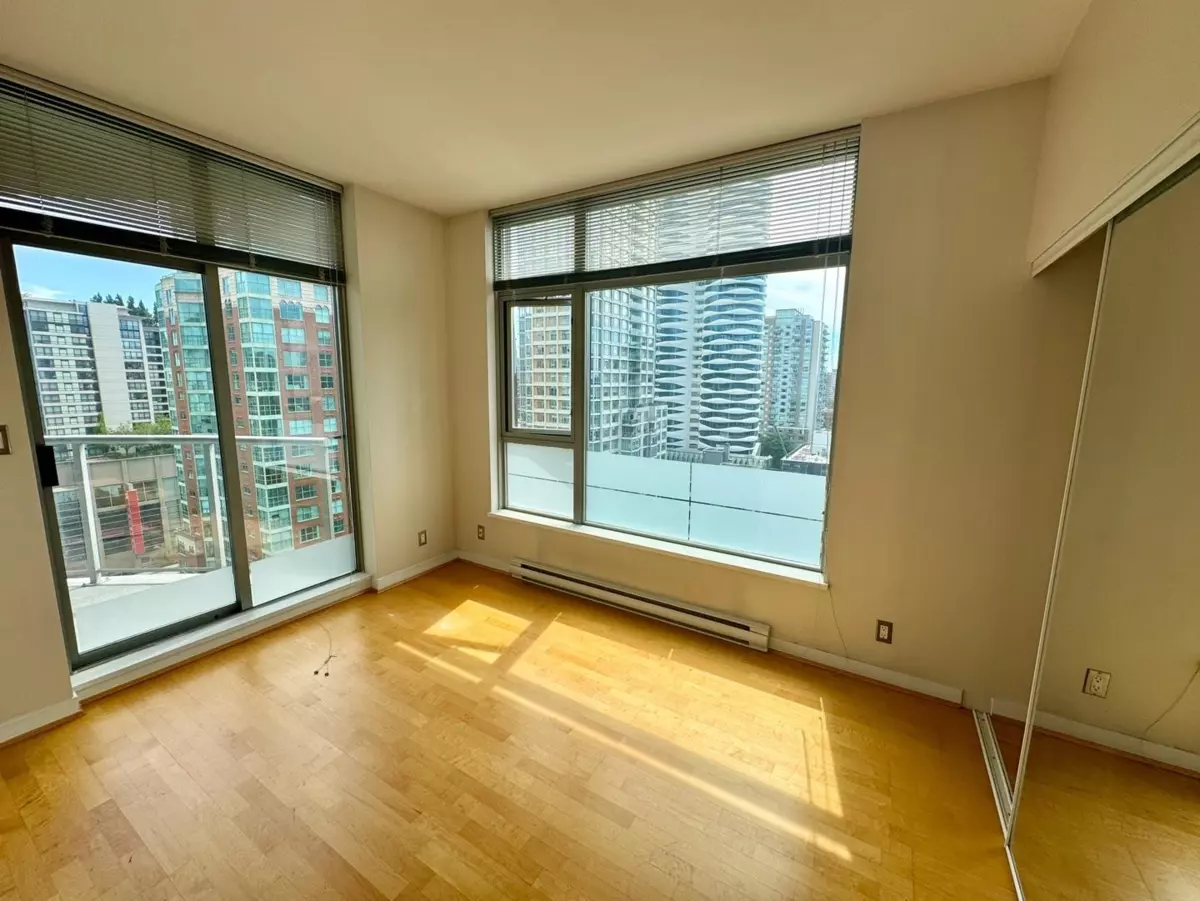 Living Room Photo of 1606 1050 Smithe Street, Vancouver, BC