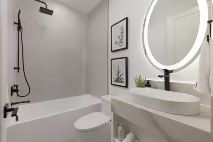 Hallway Photo of 1 421 W 23rd Avenue, Vancouver, BC