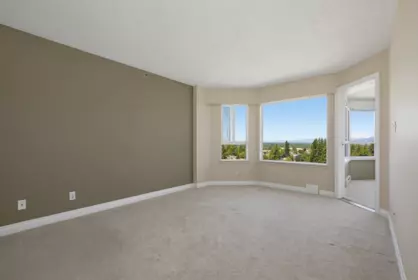 Entry Foyer Photo of 1602 3150 Gladwin Road, Abbotsford, BC