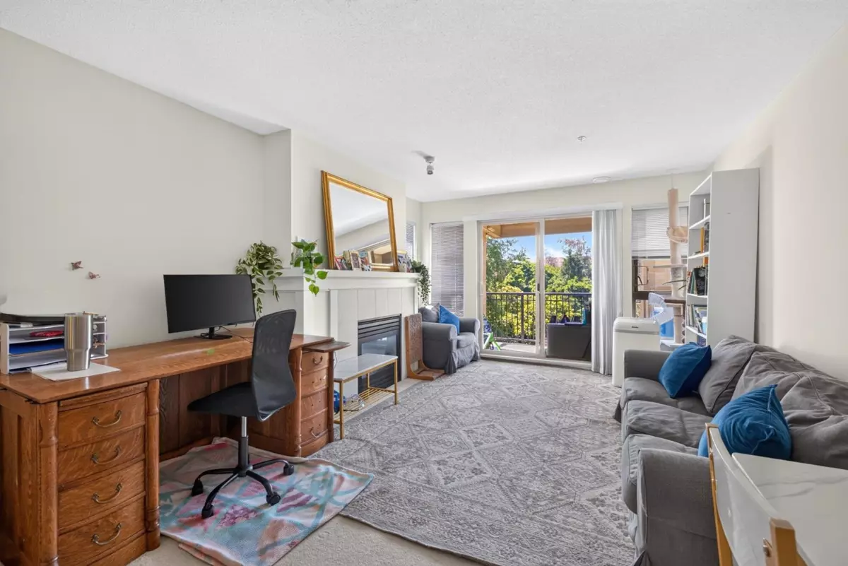 Dining Area Photo of 311 5725 Agronomy Road, Vancouver, BC