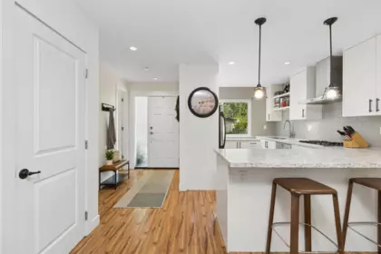 Kitchen Island Photo of 4715 Hoskins Road, North Vancouver, BC