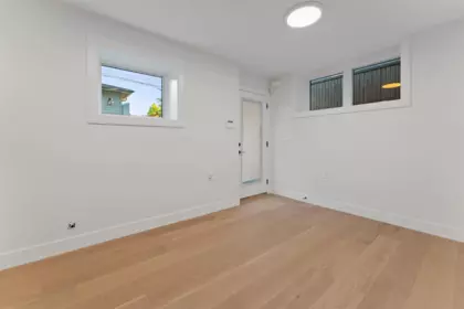 Entry Foyer Photo of 2578 E 4th Avenue, Vancouver, BC