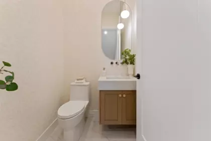 Primary Bathroom Photo of 2578 E 4th Avenue, Vancouver, BC