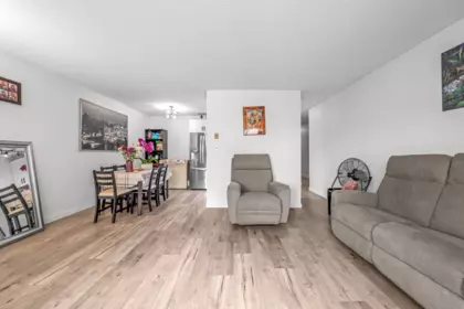 Kitchen Island Photo of 301 315 Tenth Street, New Westminster, BC