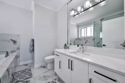 Guest Bathroom Photo of 31041 N Deertrail Drive, Abbotsford, BC