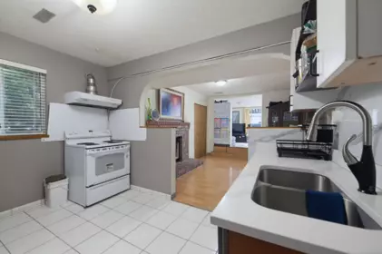 Mudroom Photo of 15299 93a Avenue, Surrey, BC