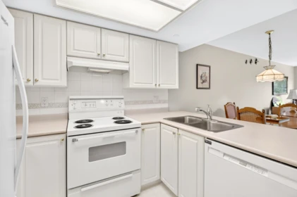 Kitchen Island Photo of 310 2360 Wilson Avenue, Port Coquitlam, BC