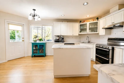 Kitchen Island Photo of 6739 178b Street, Surrey, BC