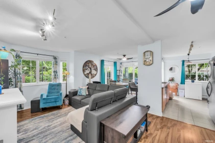 Kitchen Photo of 112 14877 100 Avenue, Surrey, BC