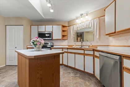 Kitchen Island Photo of 306 45660 Knight Road, Chilliwack, BC