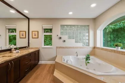 Entry Foyer Photo of 2264 Sorrento Drive, Coquitlam, BC