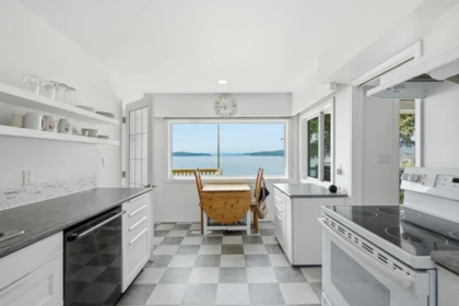 Primary Bedroom Photo of 5223 Sunshine Coast Highway, Sechelt, BC