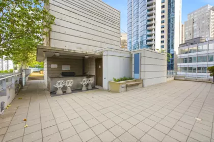 Front Yard Photo of 802 1409 W Pender Street, Vancouver, BC