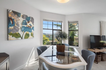 Breakfast Nook Photo of 206 15080 Prospect Avenue, White Rock, BC