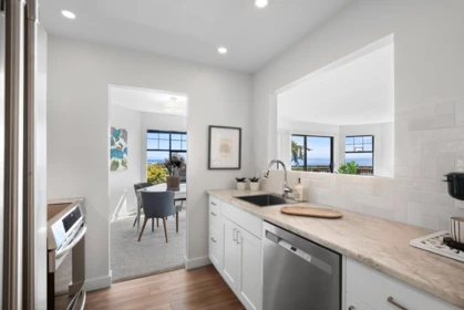 Kitchen Photo of 206 15080 Prospect Avenue, White Rock, BC