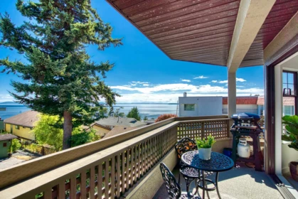 Swimming Pool Photo of 206 15080 Prospect Avenue, White Rock, BC