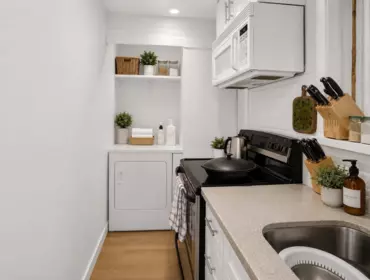 Hallway Photo of 3570 Lonsdale Avenue, North Vancouver, BC