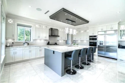 Kitchen Island Photo of 17012 57 Avenue, Surrey, BC
