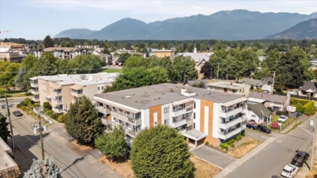 Front Yard Photo of 303 9425 Nowell Street, Chilliwack, BC