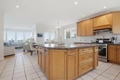 Breakfast Nook Photo of 15441 Royal Avenue, White Rock, BC