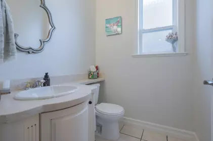 Powder Room Photo of 15441 Royal Avenue, White Rock, BC