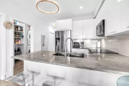 Kitchen Island Photo of 410 20696 Eastleigh Crescent, Langley, BC