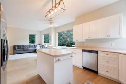 Kitchen Island Photo of 21215 43 Avenue, Langley, BC