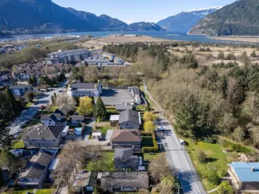 37986 Sixth Avenue, Squamish, BC, Squamish — Single Family Residence for sale