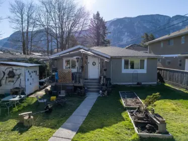 Kitchen Photo of 37986 Sixth Avenue, Squamish, BC