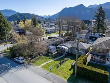 37986 Sixth Avenue, Squamish, BC, Squamish — Single Family Residence for sale