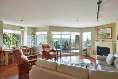 301 5780 Trail Avenue, Sechelt, BC, Sechelt — Apartment/Condo for sale