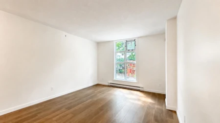 1 2528 E Broadway, Vancouver, BC, Vancouver — Apartment/Condo for sale