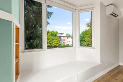 Kitchen Island Photo of 122 Lakewood Drive, Vancouver, BC