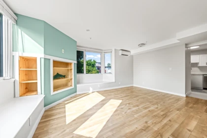 Kitchen Photo of 122 Lakewood Drive, Vancouver, BC