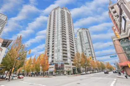 3202 2978 Glen Drive, Coquitlam, BC, Coquitlam — Apartment/Condo for sale