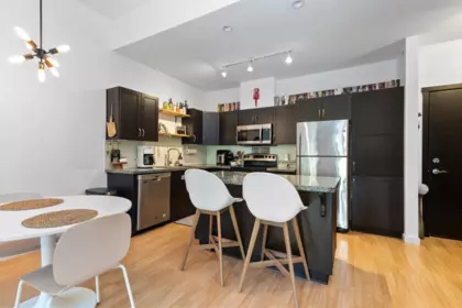 Kitchen Island Photo of 406 33338 E Bourquin Crescent, Abbotsford, BC