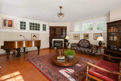 Entry Foyer Photo of 3296 Granville Street, Vancouver, BC