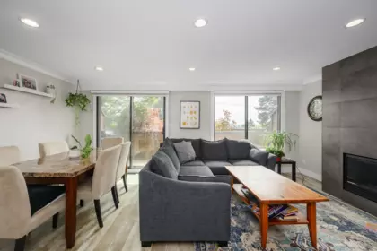 Kitchen Island Photo of 3201 Lonsdale Avenue, North Vancouver, BC