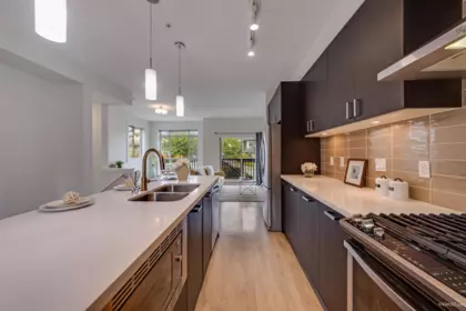 Kitchen Island Photo of 1 11305 240 Street, Maple Ridge, BC