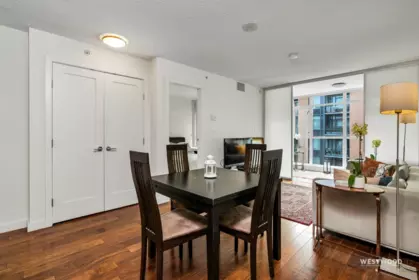 Entry Foyer Photo of 661 2080 W Broadway, Vancouver, BC