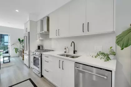 Kitchen Island Photo of 6 50 Seaview Drive, Port Moody, BC
