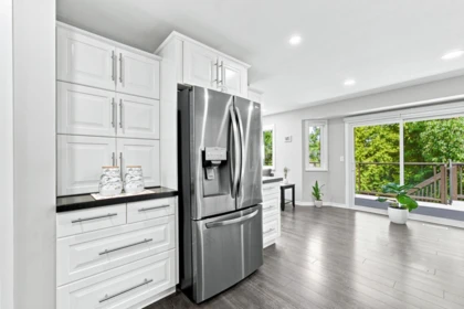 Kitchen Island Photo of 15311 28 Avenue, Surrey, BC