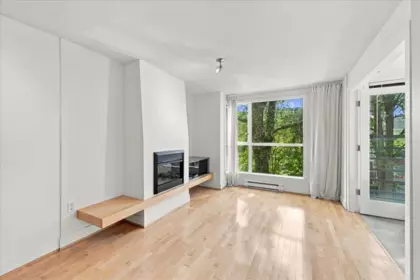 Living Room Photo of 403 2137 W 10th Avenue, Vancouver, BC