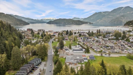 2 520 Hot Springs Road, Harrison Hot Springs, BC, Harrison Hot Springs — Townhouse for sale