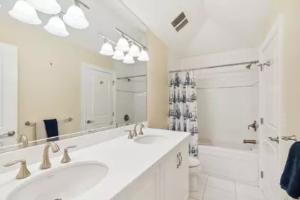 Laundry Room Photo of 320 Forestview Lane, Anmore, BC