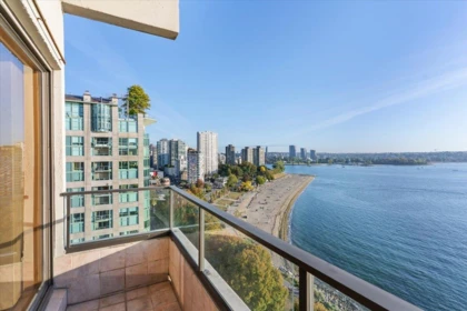 Kitchen Photo of 1601 1995 Beach Avenue, Vancouver, BC