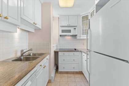 Powder Room Photo of 1601 1995 Beach Avenue, Vancouver, BC