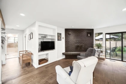 Basement Recreation Room Photo of 16108 13a Avenue, White Rock, BC