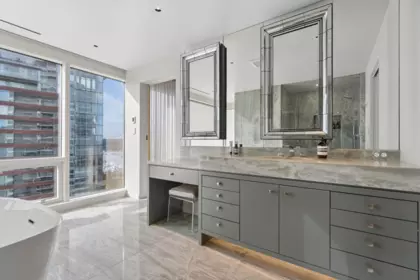 Entry Foyer Photo of 1701 1139 W Cordova Street, Vancouver, BC