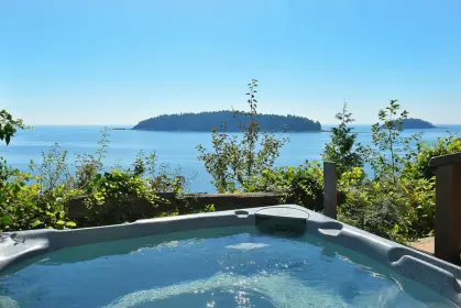 6231 Sunshine Coast Highway, Sechelt, BC, Sechelt — Single Family Residence for sale